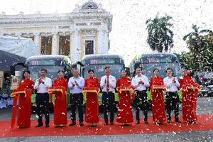 VinBus khai trương tuyến buýt điện miễn phí E11 - phục vụ người dân tham quan các điểm du lịch nổi tiếng của Thủ Đô