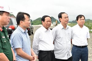 Phó Thủ tướng Lê Văn Thành kiểm tra thực địa đoạn cao tốc tuyến Bắc - Nam sẽ hoàn thành trong năm nay