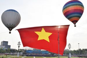 Nghệ An: Đại kỳ Tổ quốc bay cao mừng sinh nhật Bác Hồ