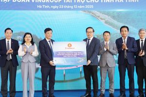 Hà Tĩnh tiếp nhận 15 xe cứu thương hiện đại do Vingroup hỗ trợ