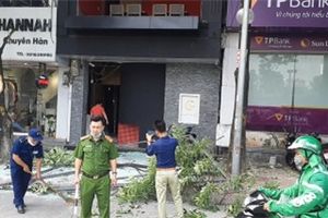 Video: Hiện trường vụ nổ lớn khiến 2 người bị thương ở Hà Nội