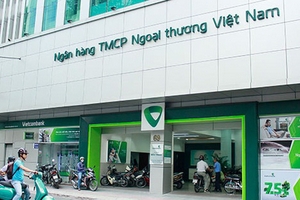 Vietcombank giảm phí rút tiền mặt tại ATM khác ngân hàng từ ngày 15/11