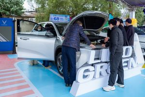 Loạt ưu đãi 9% trong tháng 3 khiến giới tài xế dịch vụ phát sốt vì “căn nhà di động” Limo Green