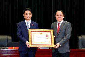 Đồng chí Bí thư Thành ủy Hải Phòng Lê Ngọc Châu vinh dự đón nhận Huân chương Lao động hạng Nhì