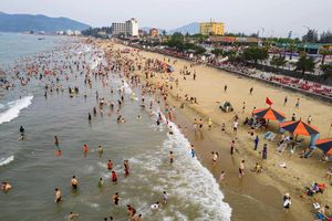 Biển Thiên Cầm đón 56.000 lượt khách dịp lễ Giỗ Tổ Hùng Vương 2026