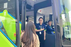 Hà Nội: Nhiều người lựa chọn xe buýt điện E10 tới sân bay Nội Bài sau lần trải nghiệm đầu tiên
