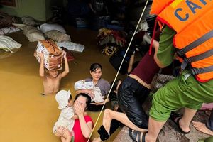 Nghệ An: Trong mưa bão tình người càng tỏa sáng