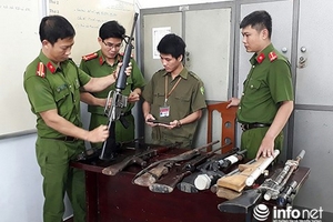 Đà Nẵng: Người dân giao nộp cả "kho" súng AK, AR15, K54 và tự chế