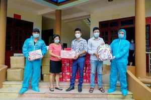 Vinamilk và Quỹ sữa vươn cao Việt Nam: Trao 8.400 hộp sữa và nhiều quà tặng cho trẻ em đang cách ly do dịch bệnh tại Điện Biên
