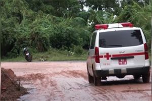Video: Xe cứu thương đưa thi thể các quân nhân bị vùi lấp ở Đoàn 337 về xuôi