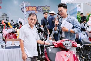 TP.HCM “nóng rực” cuối tuần: Hàng nghìn người rủ nhau đổi xăng lấy xe điện