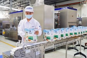Vinamilk chào 2021 với lô sản phẩm sữa hạt và sữa đặc lớn xuất khẩu đi Trung Quốc