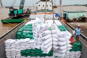 Bộ Công thương đề xuất quản lý chặt chẽ với hoạt động xuất nhập khẩu gạo