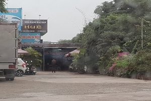 Hà Nội: Nhà hàng hải sản trên đất công, phường Yên Sở yêu cầu tháo dỡ