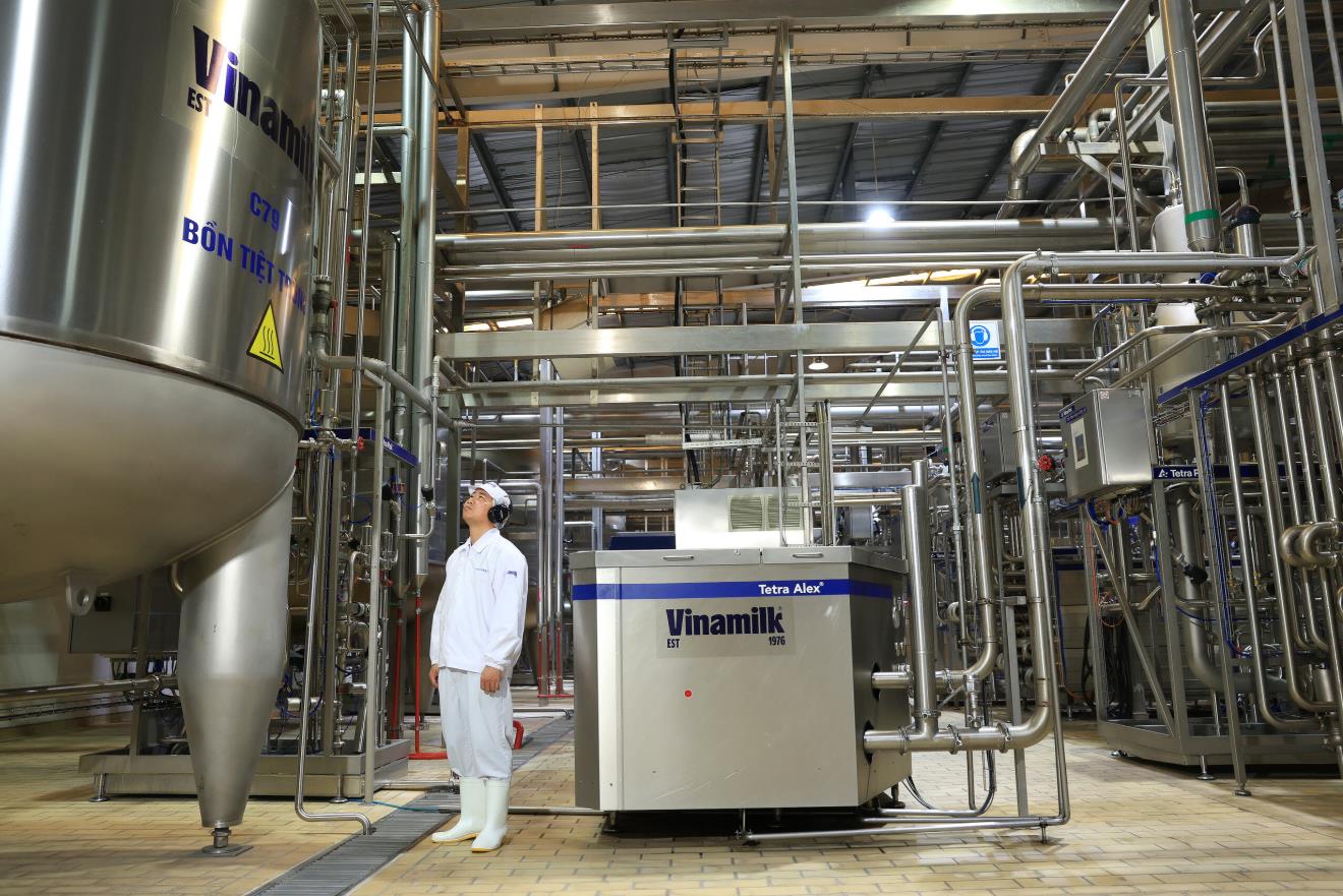 A person in a white robe standing in a factory

AI-generated content may be incorrect.