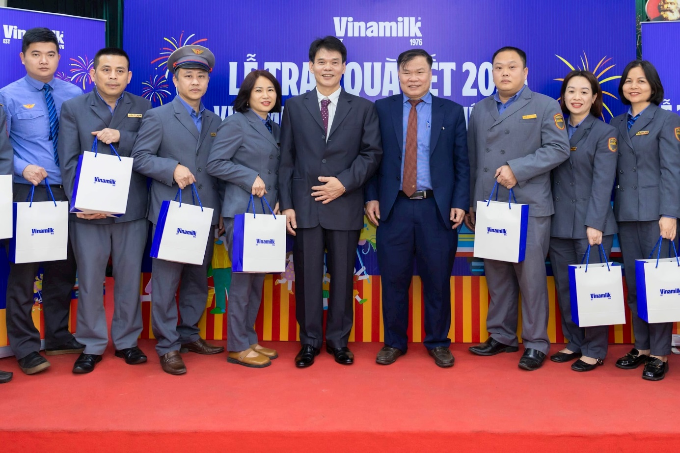 Vinamilk tặng hàng nghìn phần quà tết cho trẻ em, công nhân trước thềm năm mới Ất Tỵ- Ảnh 6.