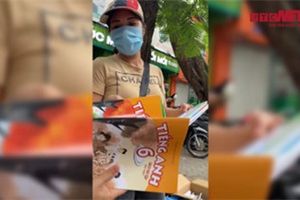 Video: 'Thương vụ' ngã giá gấp 5 lần của ‘cò' sách lớp 6 tại Hà Nội