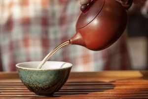 Nghệ thuật đổ nước pha trà: Nâng tầm trải nghiệm thưởng trà