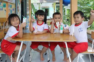 Vĩnh Long và Vinamilk tổ chức “Ngày hội sữa học đường”