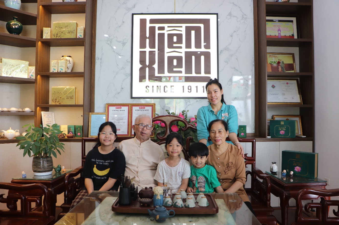 Trà sen Hiền Xiêm – kết tinh tâm huyết nhiều thế hệ, gìn giữ và phát huy giá trị truyền thống qua hàng trăm năm.