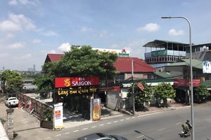 Quận Long Biên, TP. Hà Nội: Nhà hàng lấn chiếm hành lang thoát lũ sông Hồng?