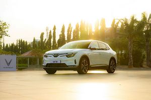 Tận dụng ưu đãi mua xe 0 đồng, lãi suất cố định từ VinFast, khách Việt rủ nhau chốt VF 8 trong tháng 4