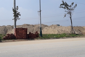 Bãi tập kết cát trái phép ở xã Thạch Bằng (Lộc Hà, Hà Tĩnh): Huyện nói đúng, Sở Xây dựng nói sai