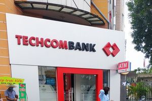 Người nhà lãnh đạo Techcombank đã mua xong 300.000 cổ phiếu TCB