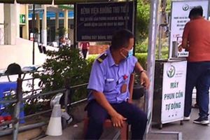 Video: Người dân vô tư ra vào, không đeo khẩu trang ở bệnh viện Việt Đức