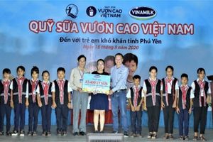 Quỹ sữa vươn cao Việt Nam và Vinamilk trao tặng 83.400 ly sữa cho trẻ em có hoàn cảnh khó khăn tỉnh Phú Yên