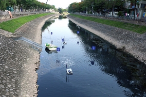 Thí điểm công nghệ Nhật Bản, sông Tô Lịch đen ngòm sẽ hóa trong xanh?