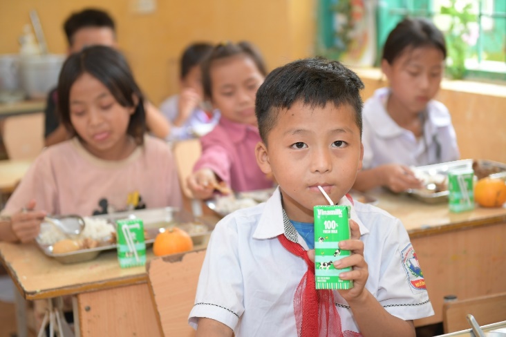 A young child drinking from a green juice box

Description automatically generated