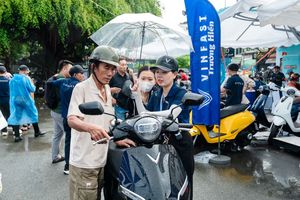 Người dân TP.HCM hào hứng “đổi xăng lấy điện”: Chuyển đổi để bầu không khí xanh, sạch hơn