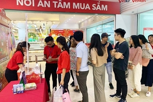 Nô nức mua hàng VinMart, săn lì xì của VinID Pay