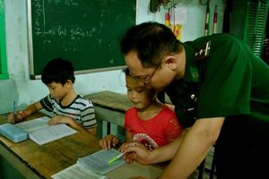 Người thầy giáo biên phòng thầm lặng của trẻ em nghèo Trạm Biên phòng Cửa khẩu cảng Phú Mỹ