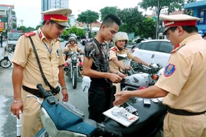 Phòng CSGT - Công an tỉnh Ninh Bình: Đẩy mạnh phong trào bảo đảm trật tự ATGT