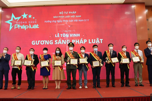 Báo Pháp luật Việt Nam với Chương trình bình chọn, tôn vinh “Gương sáng Pháp luật”