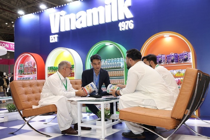 Vinamilk thu hút các nhà mua hàng/chuỗi phân phối Quốc tế tại Việt Nam  International Sourcing Expo 2024