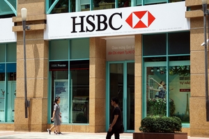 Khách hoảng hốt với mức lãi suất thẻ tín dụng lên đến 650%/tháng, HSBC nói gì?