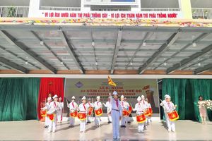 Trường Tiểu học Tân Mai (Hà Nội): Tổ chức Lễ kỉ niệm 69 năm ngày Giải phóng Thủ đô và Giao lưu Hội Cựu chiến binh phường Tân Mai