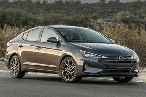 Đánh giá chi tiết Hyundai Elantra 2020: Thay đổi có đi kèm chất lượng?