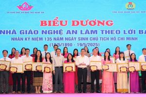 Nghệ An tuyên dương 135 nhà giáo tiêu biểu học và làm theo lời Bác