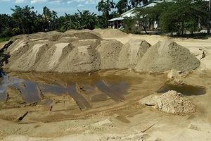 Quảng Nam: Bãi tập kết cát gây bức xúc