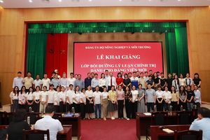 Khai giảng lớp “Bồi dưỡng lý luận chính trị dành cho đảng viên mới” năm 2025