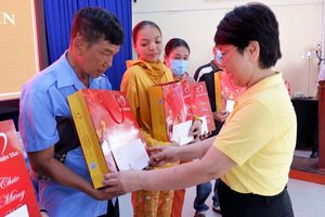 Hà Tĩnh: Vingroup hỗ trợ gần 7.000 suất quà Tết