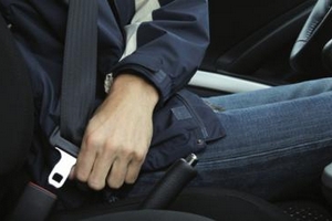 Đánh cược với tính mạng khi sử dụng chốt giả dây an toàn trên ô tô