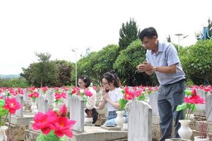 Nghệ An: Lắng đọng cảm xúc trong hành trình tri ân tại Nghĩa trang Liệt sĩ Quốc tế Việt – Lào