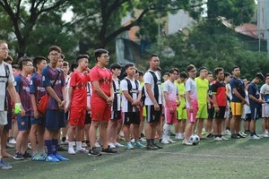 Trường THPT Đông Kinh (Hà Nội): Tổ chức giải bóng đá mini nam chào mừng năm học 2018 – 2019