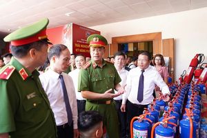 Việt Hưng đưa kỹ năng phòng cháy, chữa cháy thành năng lực tự bảo vệ của cộng đồng
