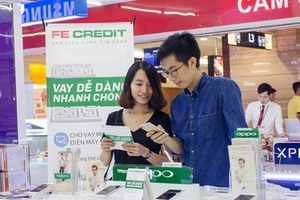 Với lợi thế dẫn đầu thị phần cho vay tiêu dùng, VPBank sẽ đối mặt với rủi ro nào khi mảng này bị siết?